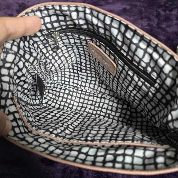 Moda Luxe Easy Foldover Crossbody - Picture 12 of 15